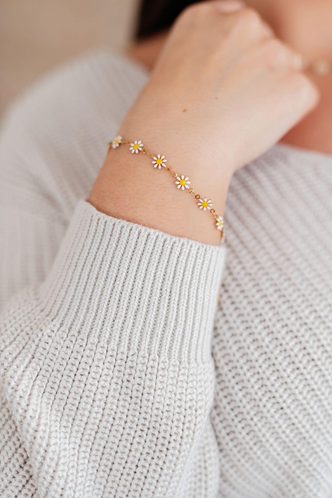 Wildflower Bracelet in White - Cheeky Chic Boutique